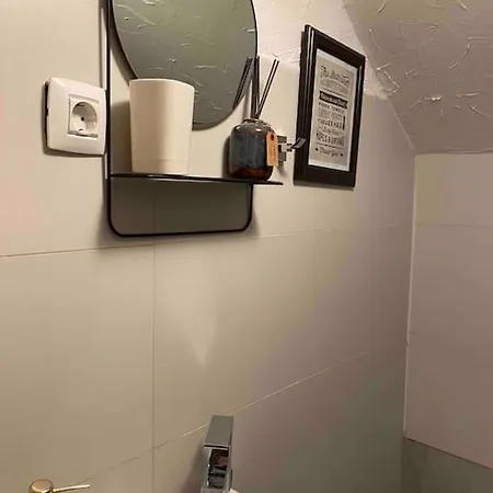 Cozy In The Heart Of Old Town Rab * راب