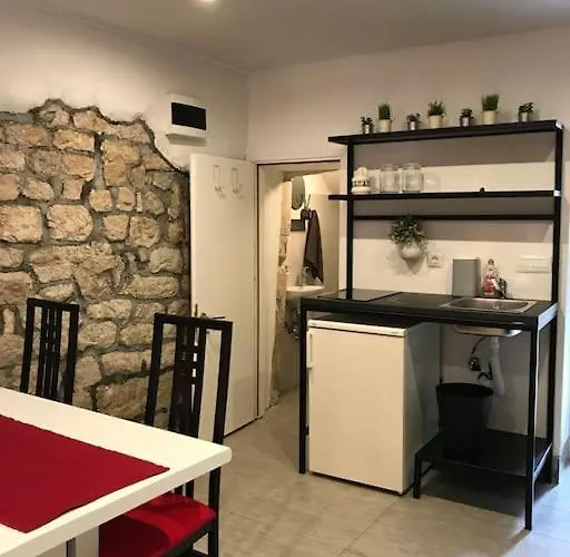 Cozy In The Heart Of Old Town Rab Apartman *