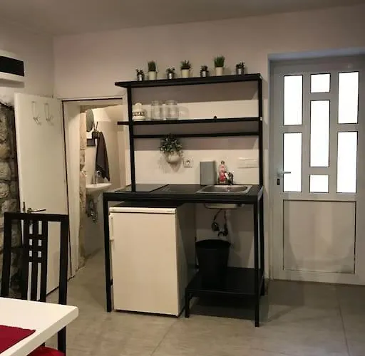 Cozy In The Heart Of Old Town Rab Apartman *