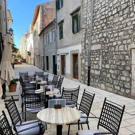 Cozy In The Heart Of Old Town Rab Rab Town