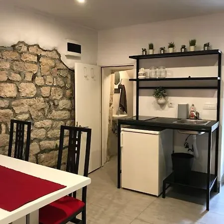 Cozy In The Heart Of Old Town Rab Apartment *